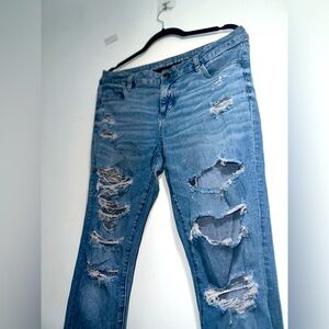 AMERICAN EAGLE RIPPED JEANS !